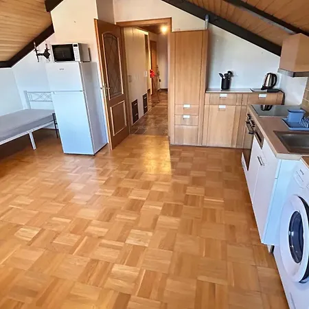 Apartment Monteurwohnung Vicy Mit Gartenblick
